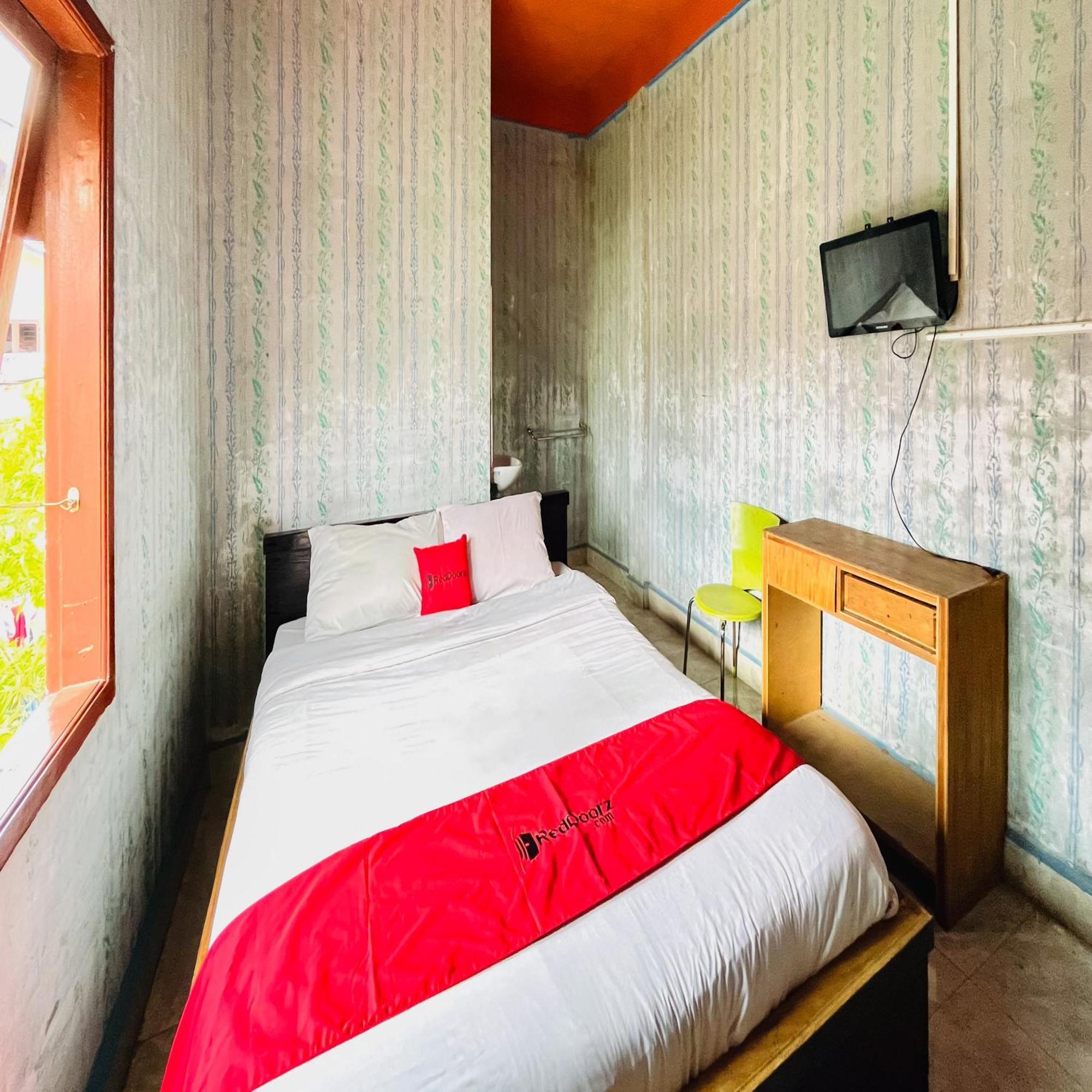 Reddoorz At Serdika Pavilion Berastagi Exterior photo