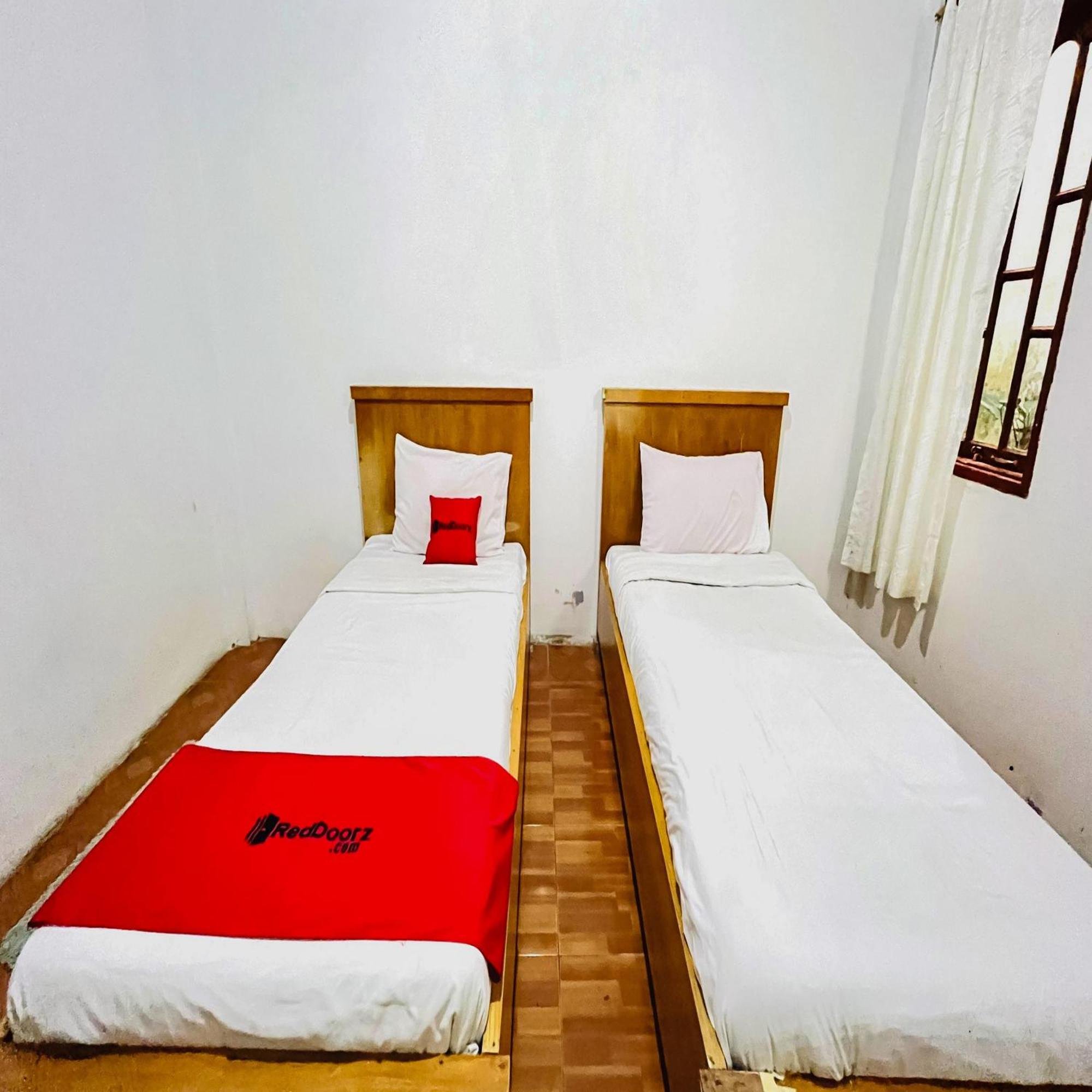 Reddoorz At Serdika Pavilion Berastagi Exterior photo