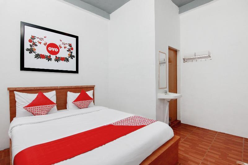 Reddoorz At Serdika Pavilion Berastagi Exterior photo
